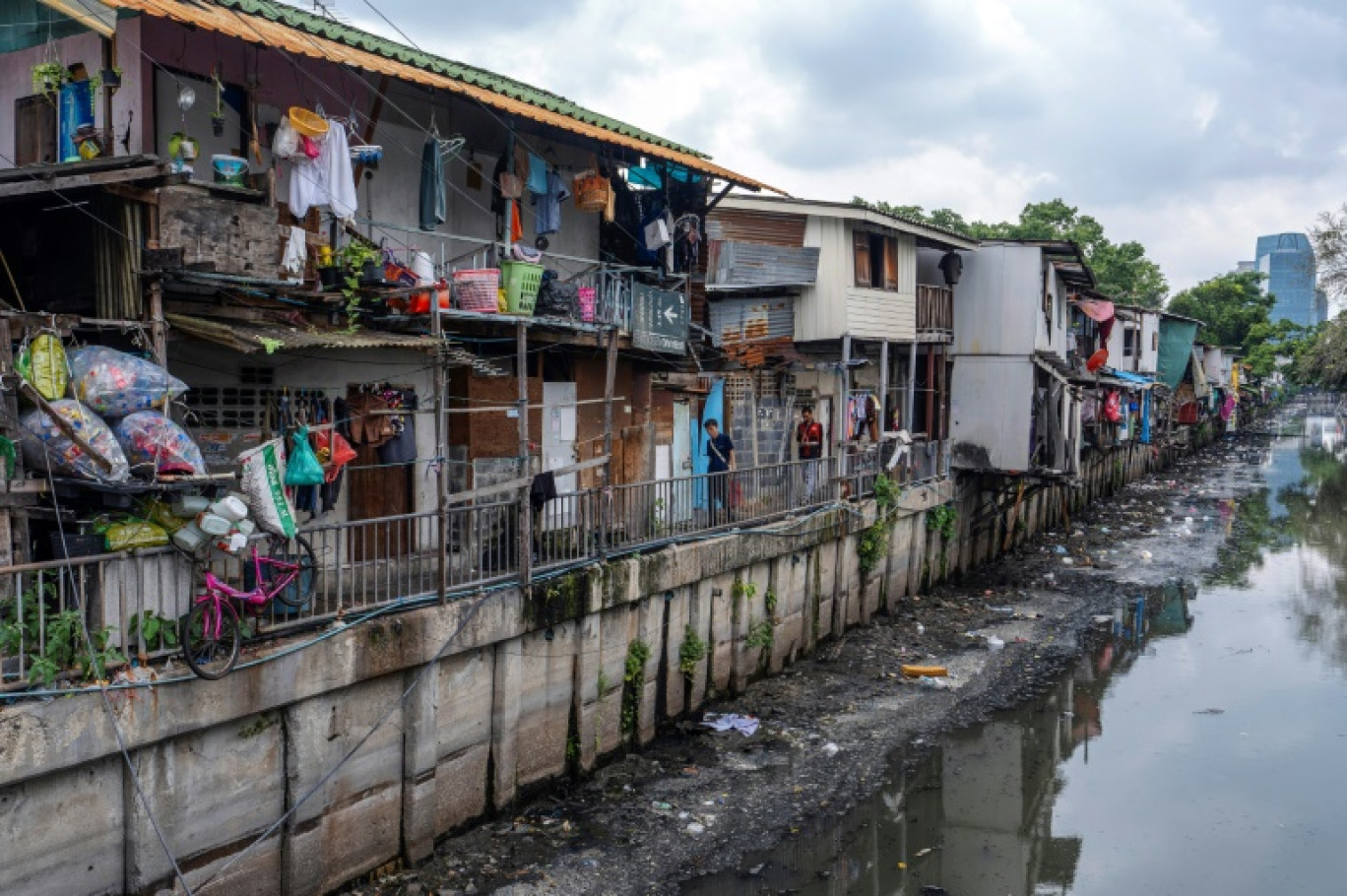 Des gourmandises traditionnelles dans des emballages en plastique, le 4 septembre 2024 à Bangkok, en Thaïlande © Lillian SUWANRUMPHA