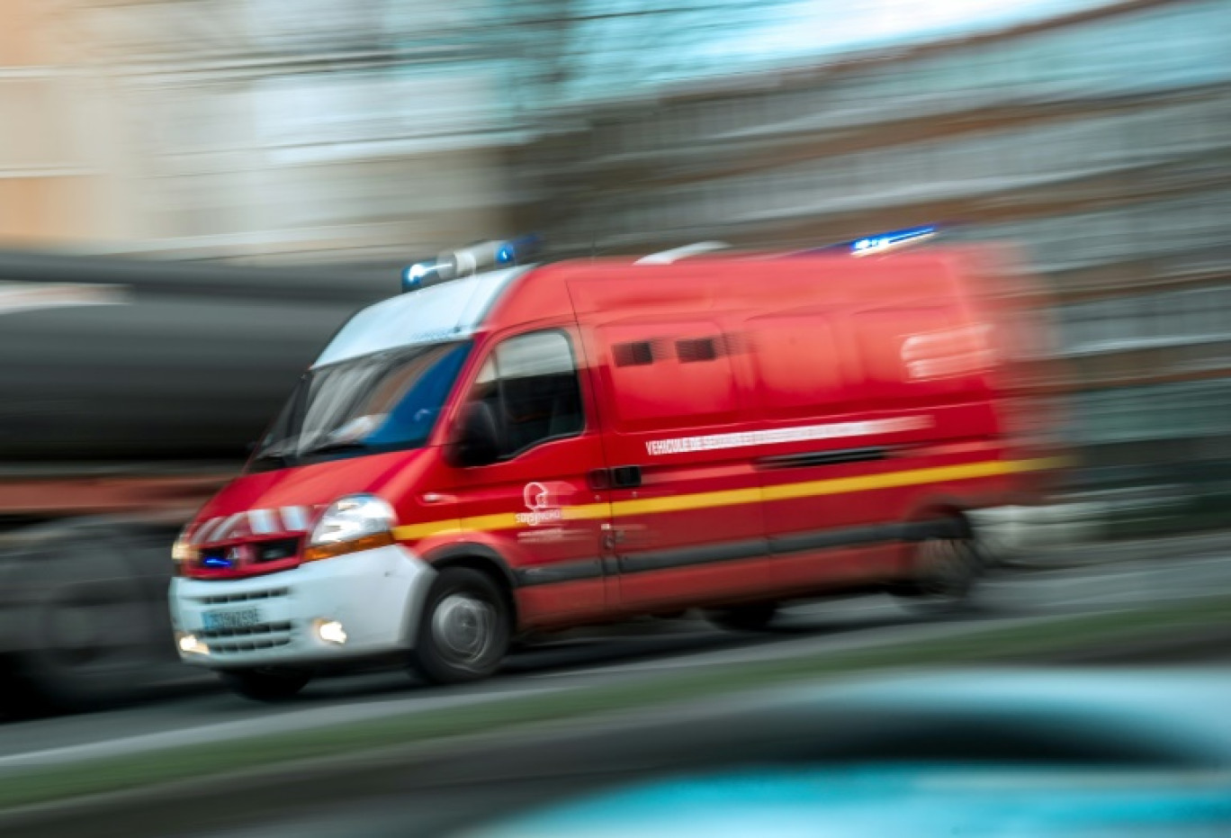 Quatre personnes, toutes occupantes d'un même véhicule, sont décédées dans un accident de la route dans la nuit de dimanche à lundi à Saône, dans le Doubs © PHILIPPE HUGUEN