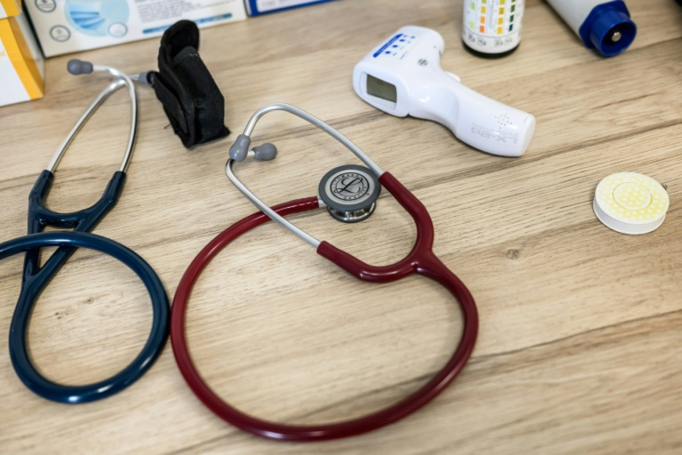 Une enquête de santé est lancée, à partir de lundi 16 septembre, auprès de la population française pour mieux comprendre les liens entre santé, environnement et alimentation - photo d'archives, le 24 novembre 2022 à la maison de santé de Pontgibaud (Puy-de-Dôme) © JEFF PACHOUD