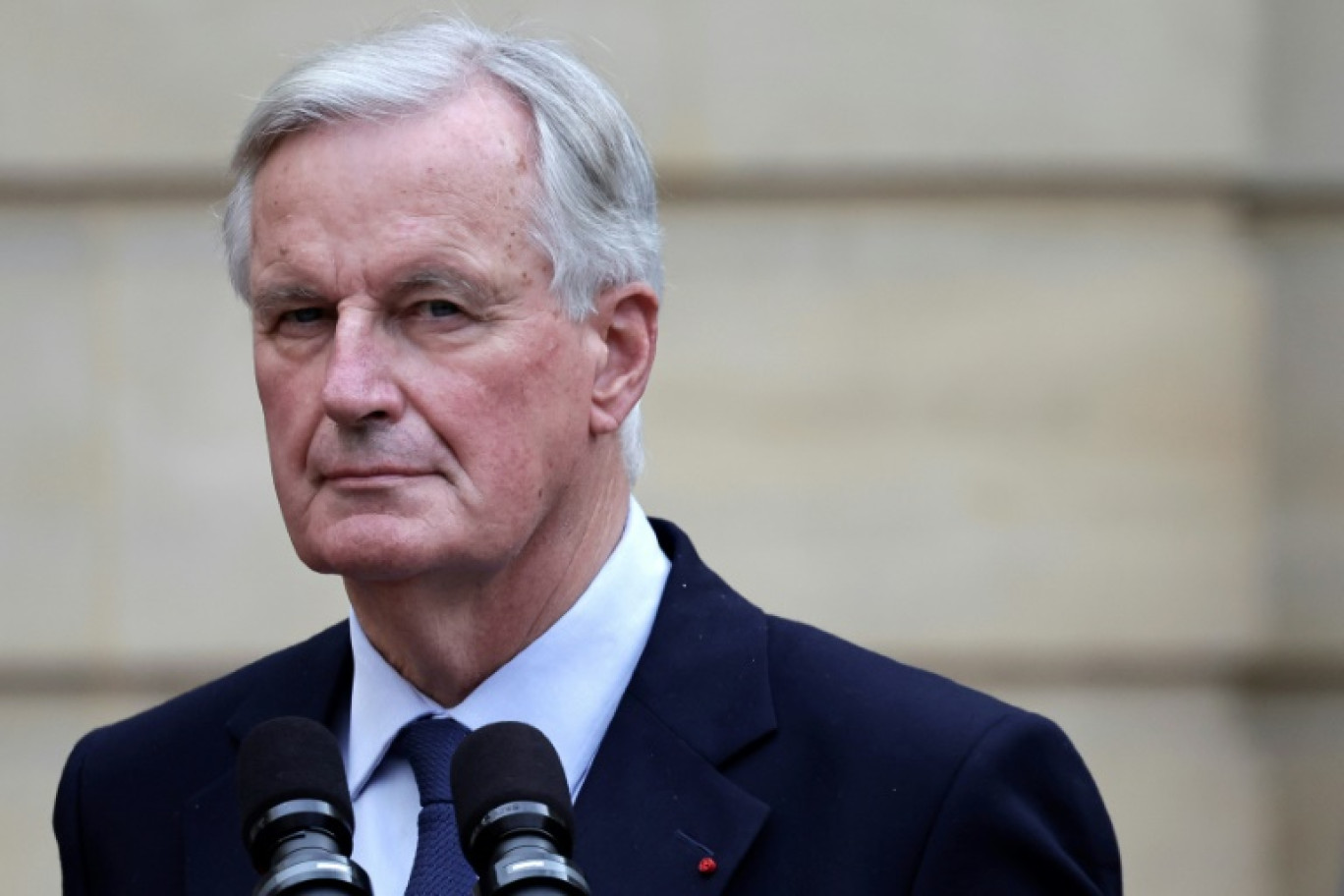 Le Premier ministre français Michel Barnier assiste à la cérémonie de passation des pouvoirs à l'hôtel Matignon à Paris, le 5 septembre 2024 © STEPHANE DE SAKUTIN