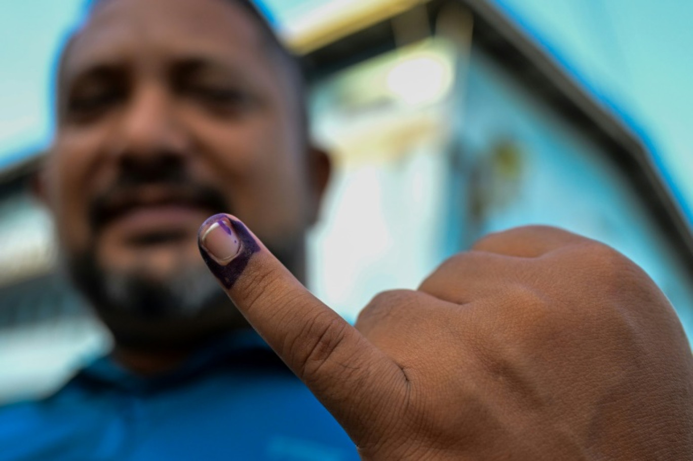 Des électeurs font la queue devant un bureau de vote à Colombo, au Sri Lanka, le 21 septembre 2024 © Ishara S. KODIKARA