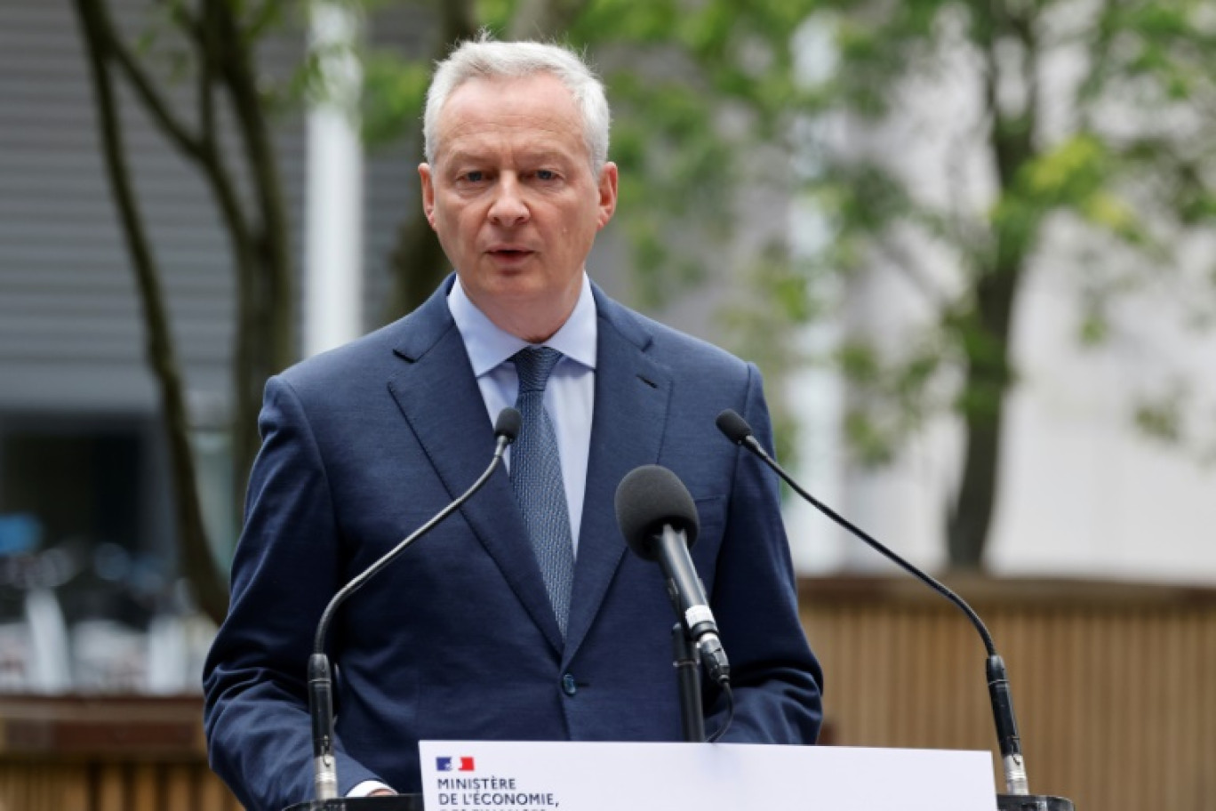 Le ministre sortant de l'Economie Bruno Le Maire (c) s'adresse à ses collègues à l'occasion de son départ de Bercy, le 12 septembre 2024 à Paris © Ludovic MARIN