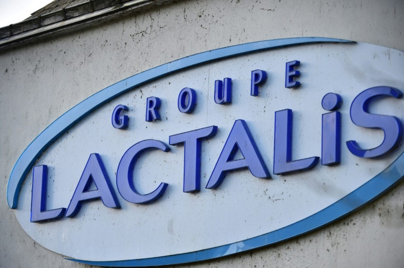 Le groupe Lactalis a annoncé qu'il allait réduire à partir de fin 2024 les volumes de lait collecté dans les fermes françaises à destination des marchés internationaux © JEAN-FRANCOIS MONIER