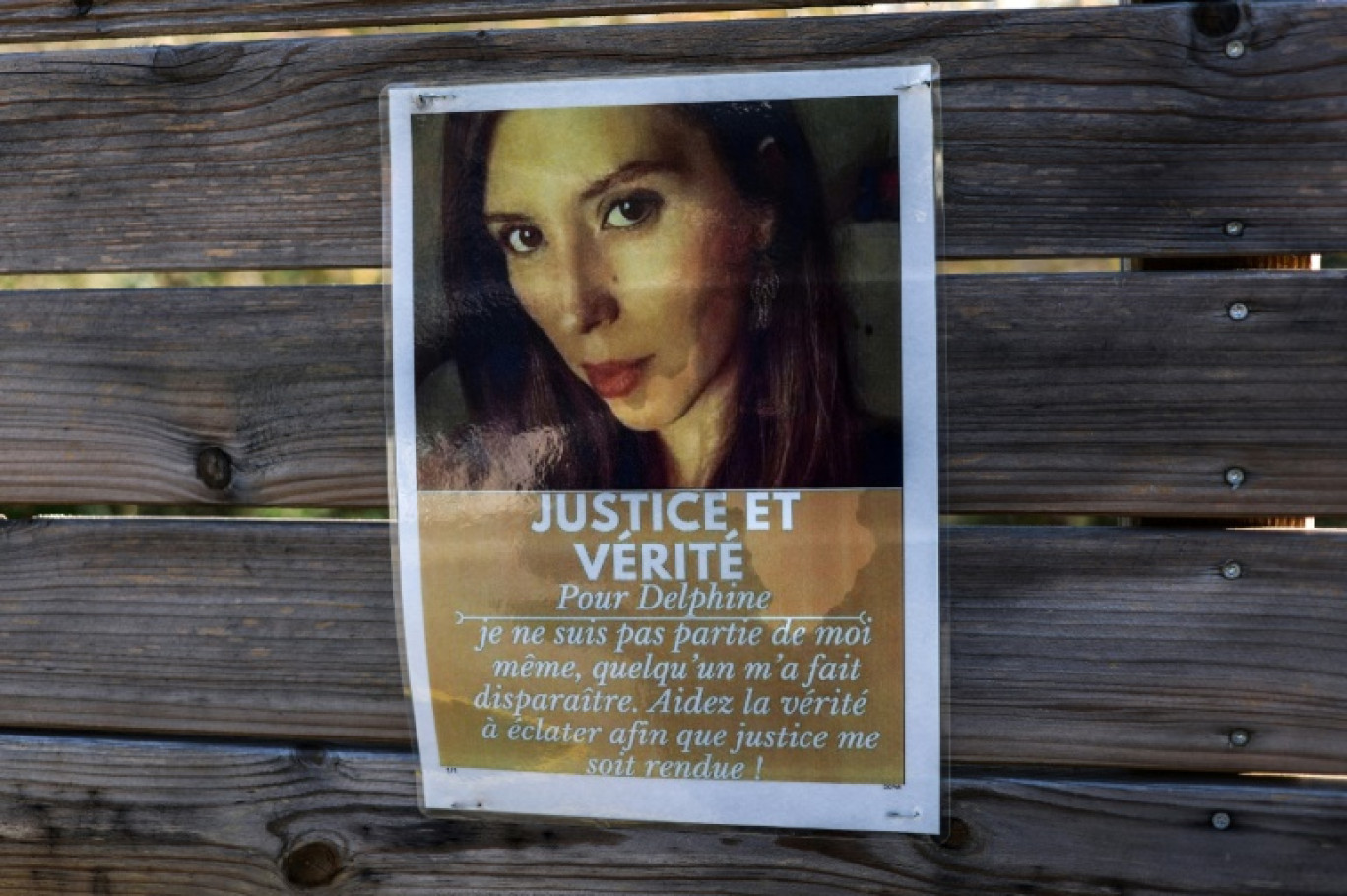 Un portrait de Delphine Jubillar et un message, le 7 décembre 2022 à Cagnes-sur-Mer, dans le Tarn © Charly TRIBALLEAU