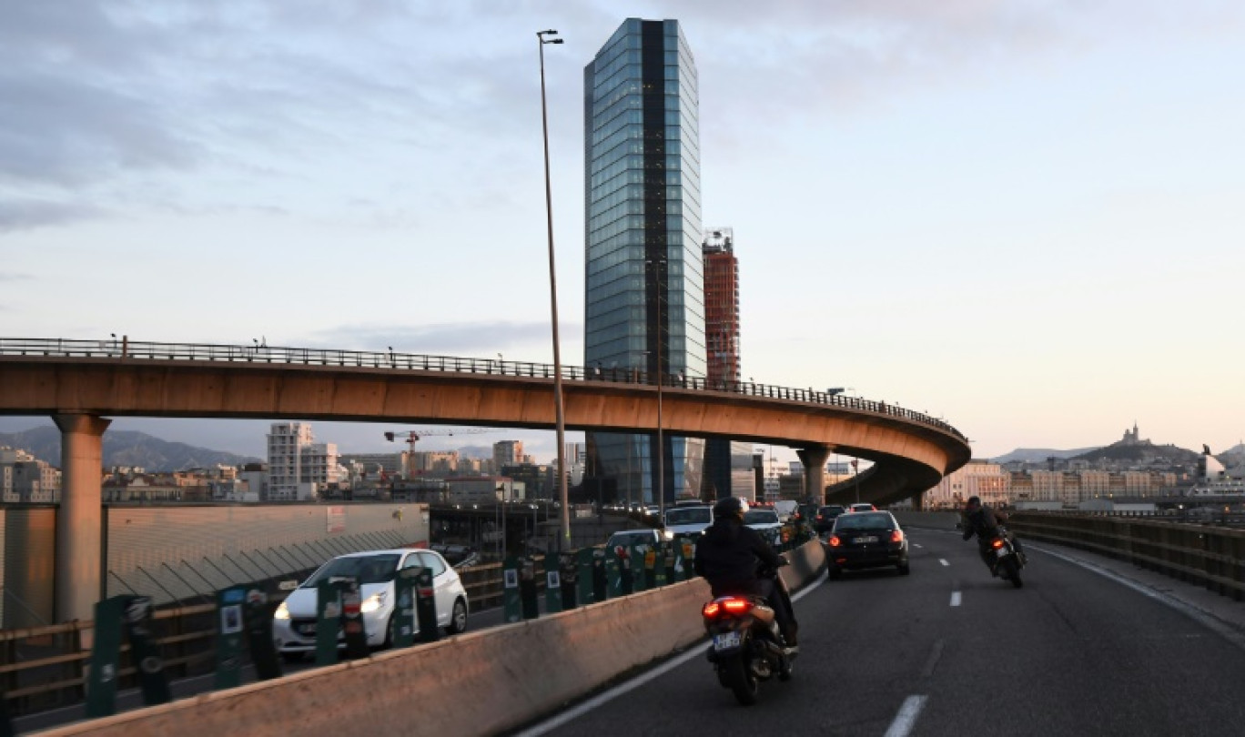 Face au triplement du nombre de morts sur les routes à Marseille en 2024, police et justice vont muscler leurs actions pour rappeler "que les comportements graves et réitérés se terminent à la prison", prévient le procureur © ANNE-CHRISTINE POUJOULAT