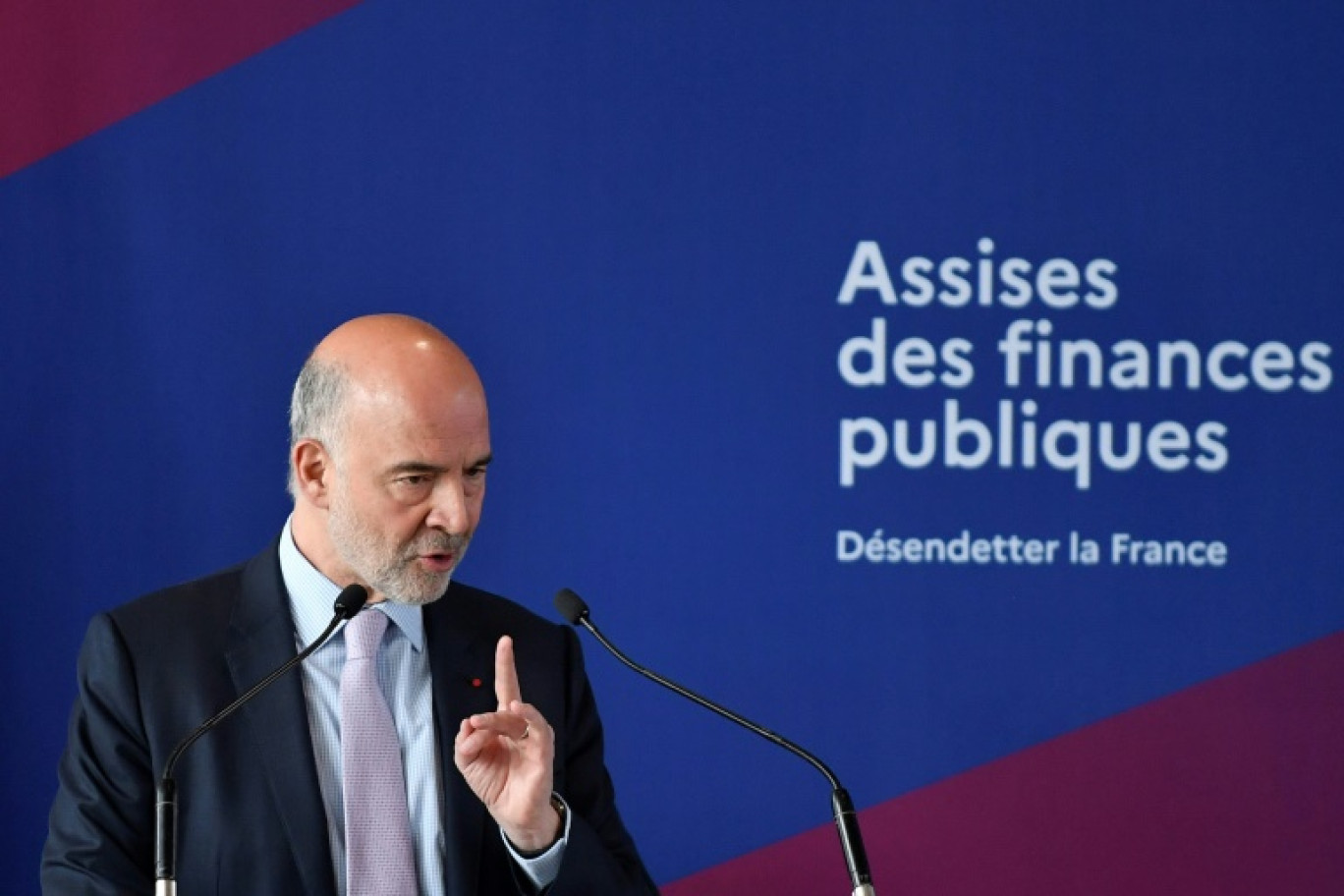 Le premier président de la Cour des comptes, Pierre Moscovici, se dit en faveur de hausses d'impôts "exceptionnelles" pour les grandes entreprises afin de résorber le déficit public © JULIEN DE ROSA