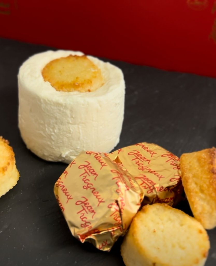 Le chèvre frais au macaron d'Amiens, une collaboration très locale entre les Maisons Trogneux et Planchon. 