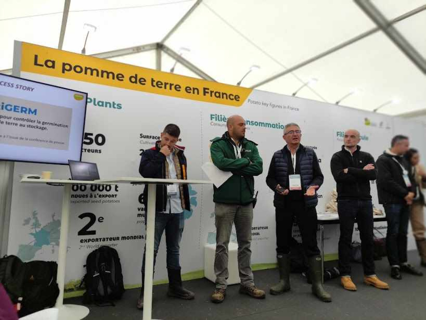 Didier Lombart, agriculteur et président du comité professionnel pomme de terre d’Arvalis (3ème en partant de la gauche).)