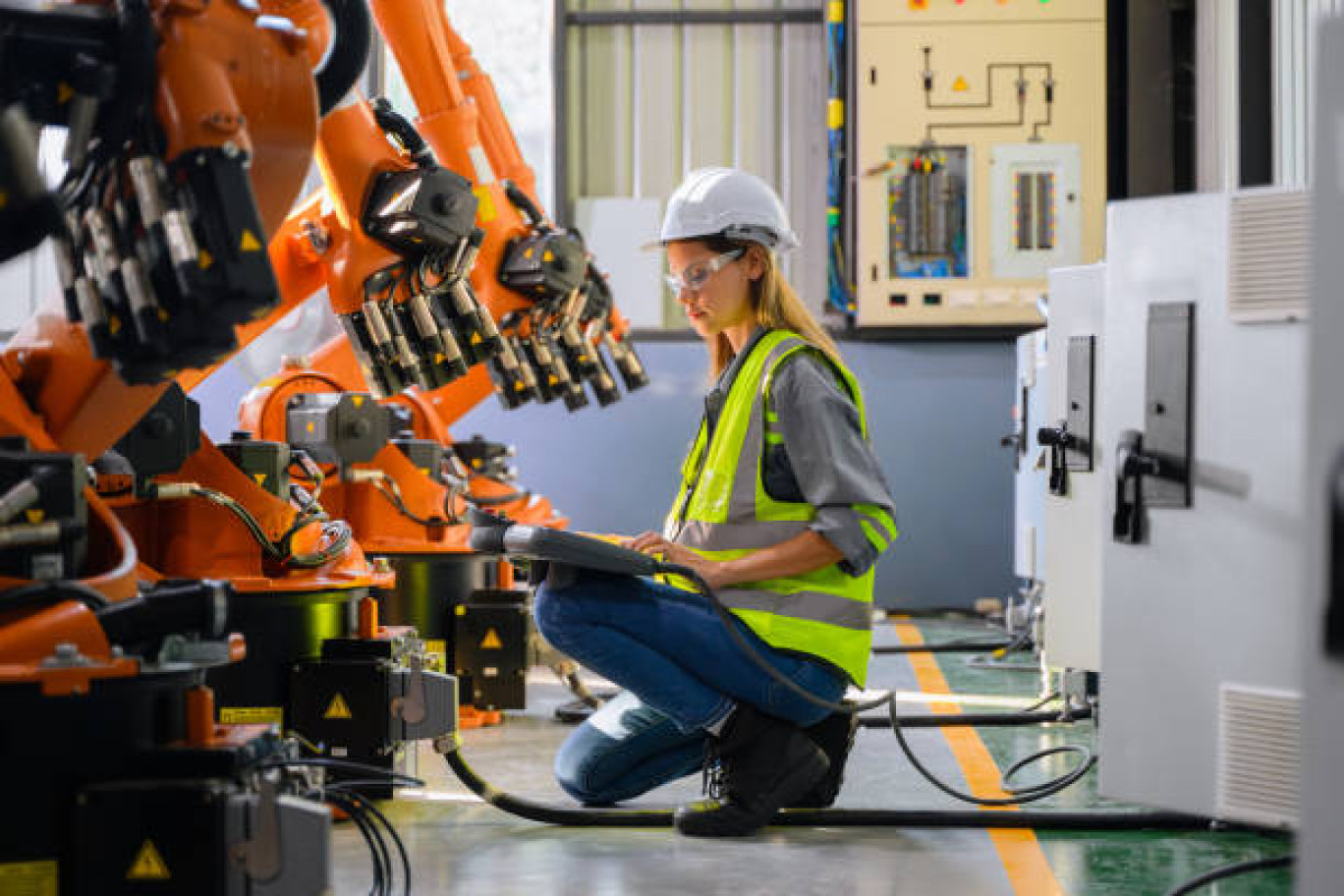 Au coeur des transitions, le secteur des métiers de l'électricité est un fort potentiel d'emplois. 