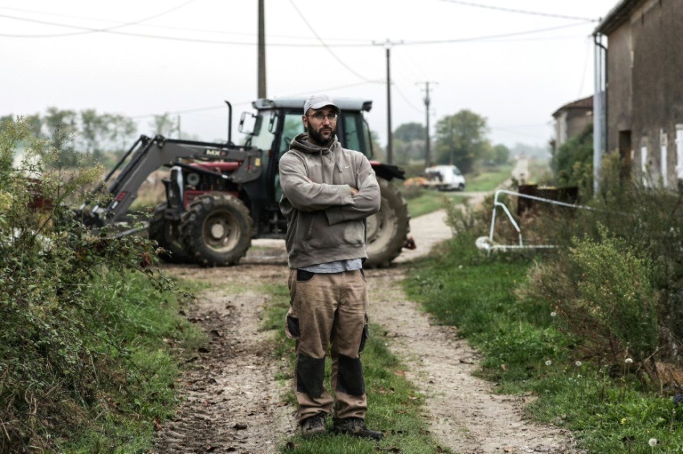 Jérôme Caze, agriculteur de 37 ans, exploite une ferme maraîchère, un élevage de poulets et de porcs, à Meilhan-sur-Garonne, dans le Lot-et-Garonne, le 3 octobre 2024 © Thibaud MORITZ