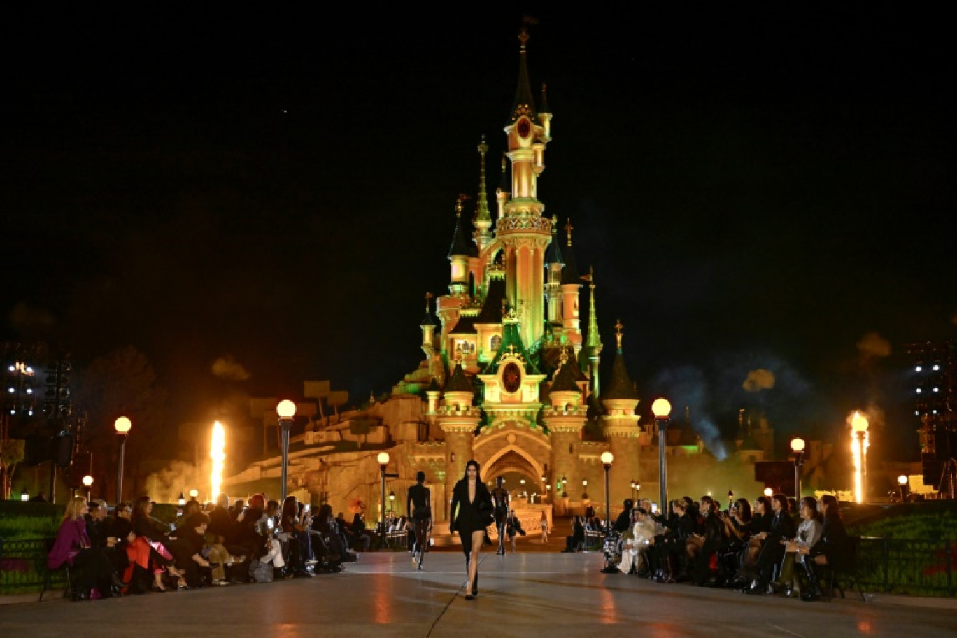 Le défilé pour la collection féminine printemps-été 2025 de Coperni à Disneyland Paris, dans le cadre de la Fashion Week, le 1er octobre 2024. © JULIEN DE ROSA