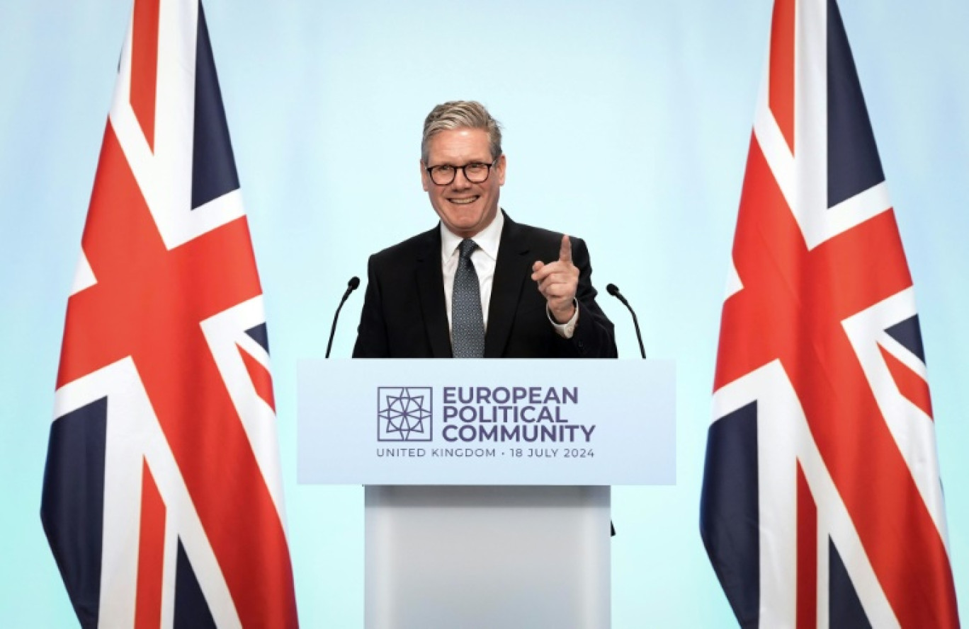 Le Premier ministre britannique Keir Starmer lors d'une conférence de presse à l'occasion de la réunion de la Communauté politique européenne, au palais de Blenheim, au nord-ouest de Londres, le 18 juillet 2024 © Stefan Rousseau