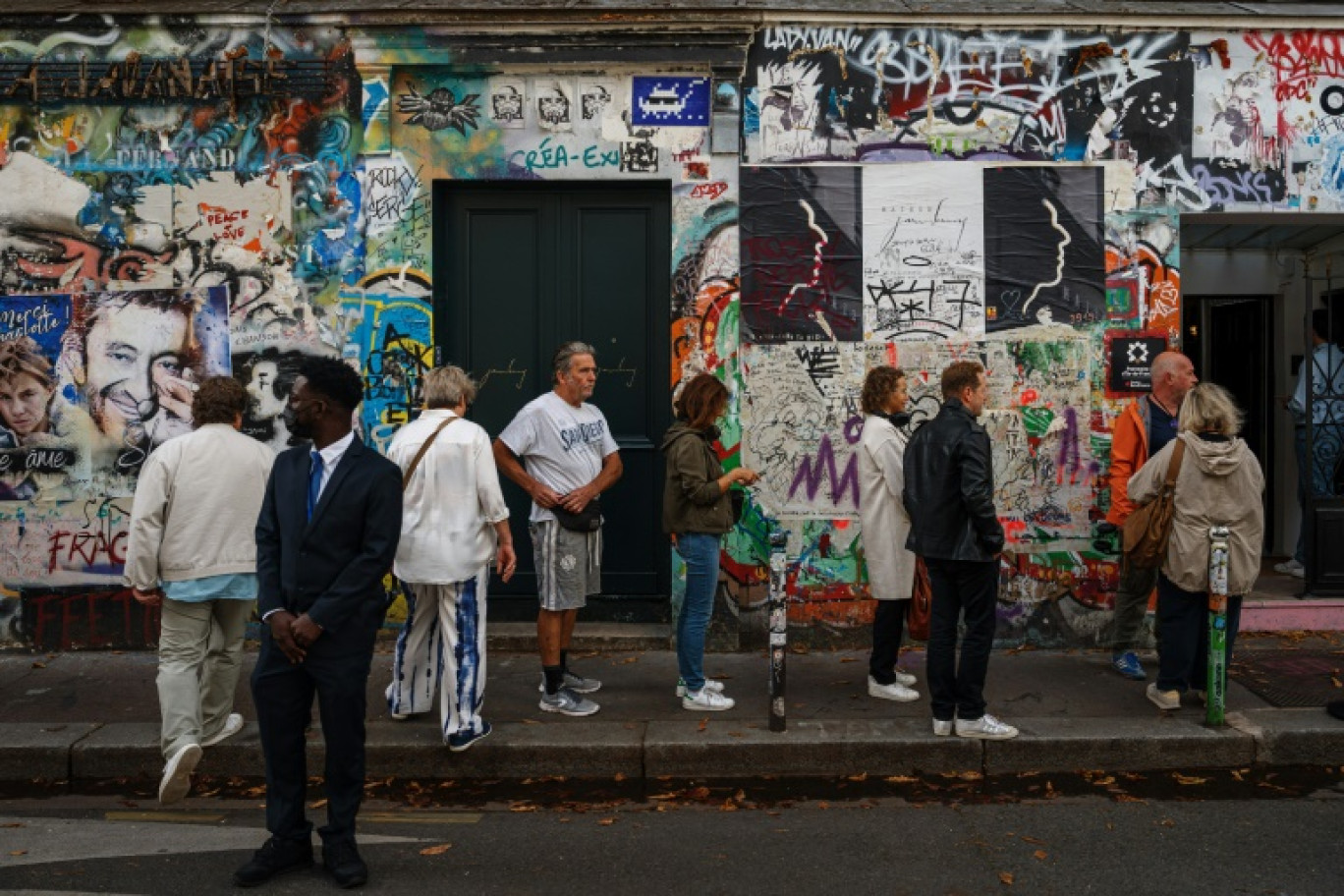 Des visiteurs devant la Maison Gainsbourg à Paris, le 20 septembre 2023, jour de son ouverture © Dimitar DILKOFF