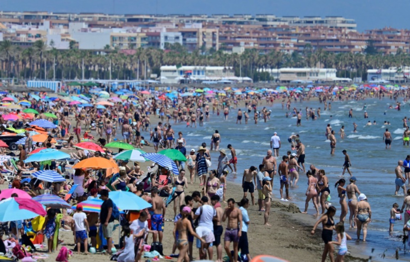 Sur la plage de Valence, en Espagne le 5 juillet 2024 © Jose Jordan