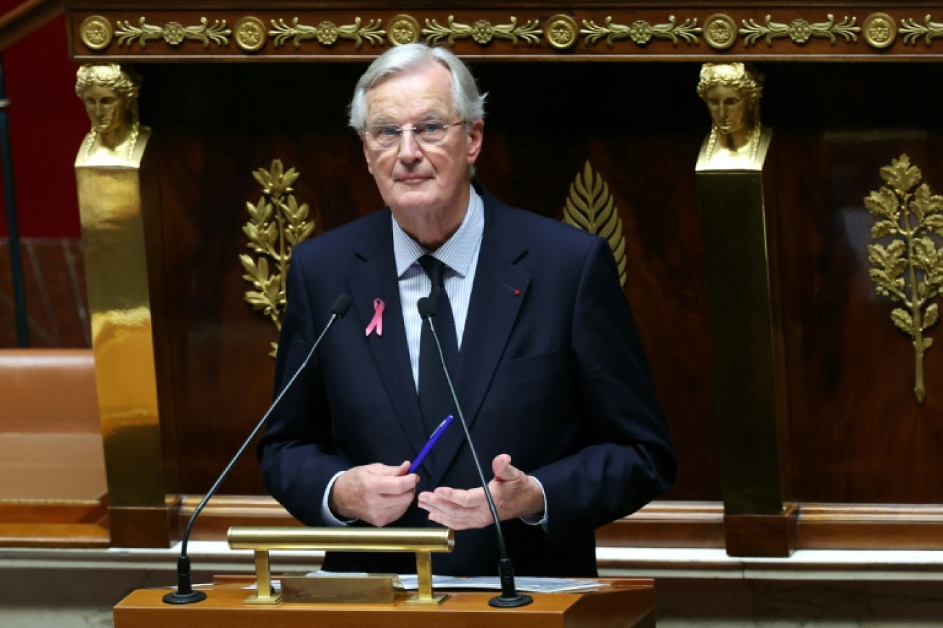 La ministre du Partenariat avec les territoires et de la Décentralisation Catherine Vautrin et le Premier ministre Michel Barnier à l'Assemblée nationale, le 1er octobre 2024 © ALAIN JOCARD