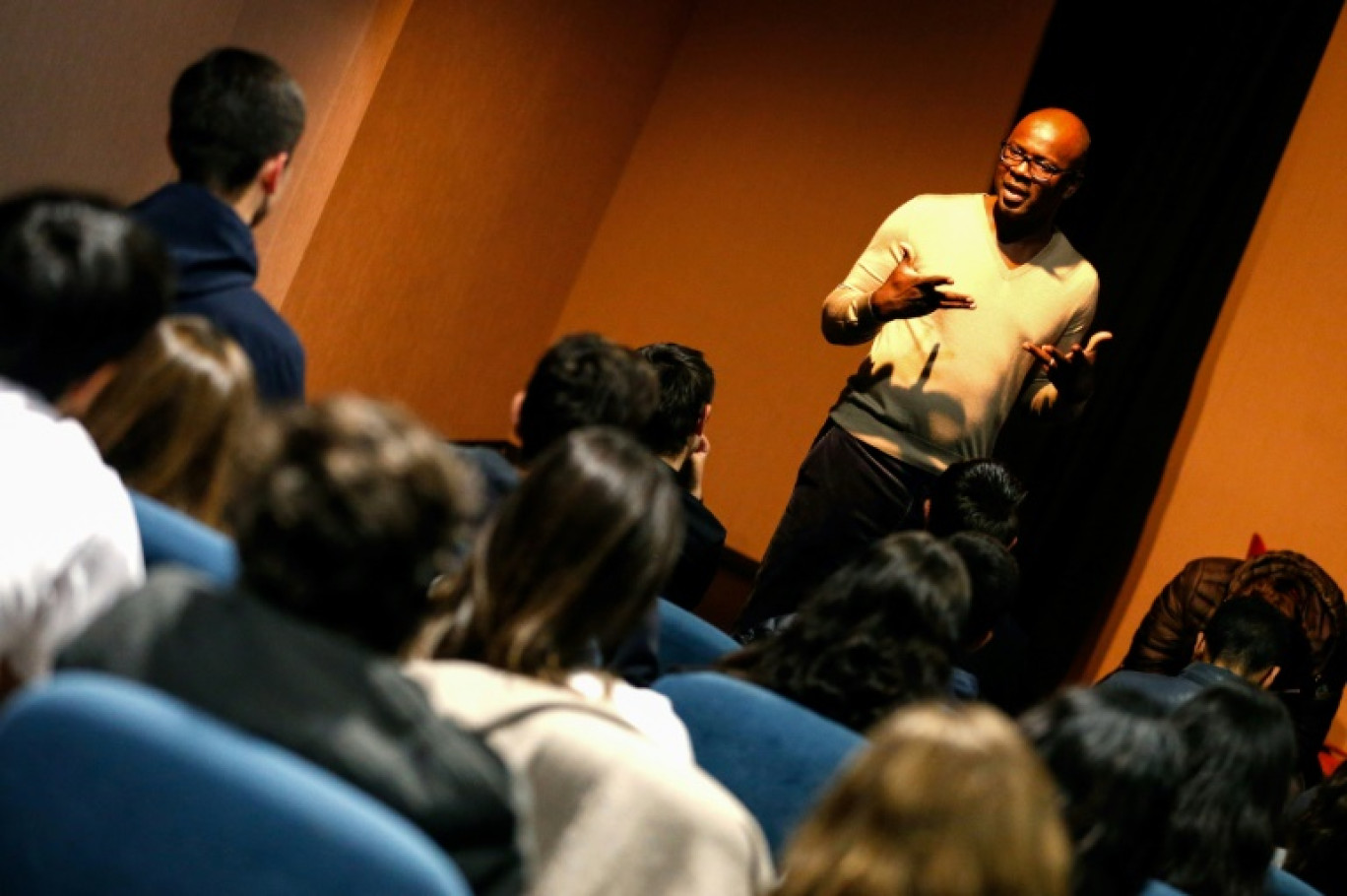 L'ancien joueur de l'équipe nationale de football Lilian Thuram parle du racisme aux adolescents du lycée Laetitia à Ajaccio en Corse, le 18 avril 2019 © PASCAL POCHARD-CASABIANCA