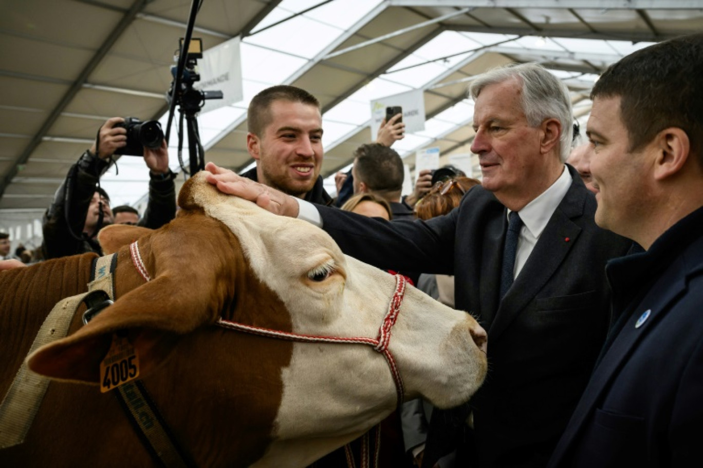 Le Premier ministre Michel Barnier au Sommet de l'élevage à Cournon-d'Auvergne, dans le Puy-de-Dôme, le 4 octobre 2024 © JEFF PACHOUD