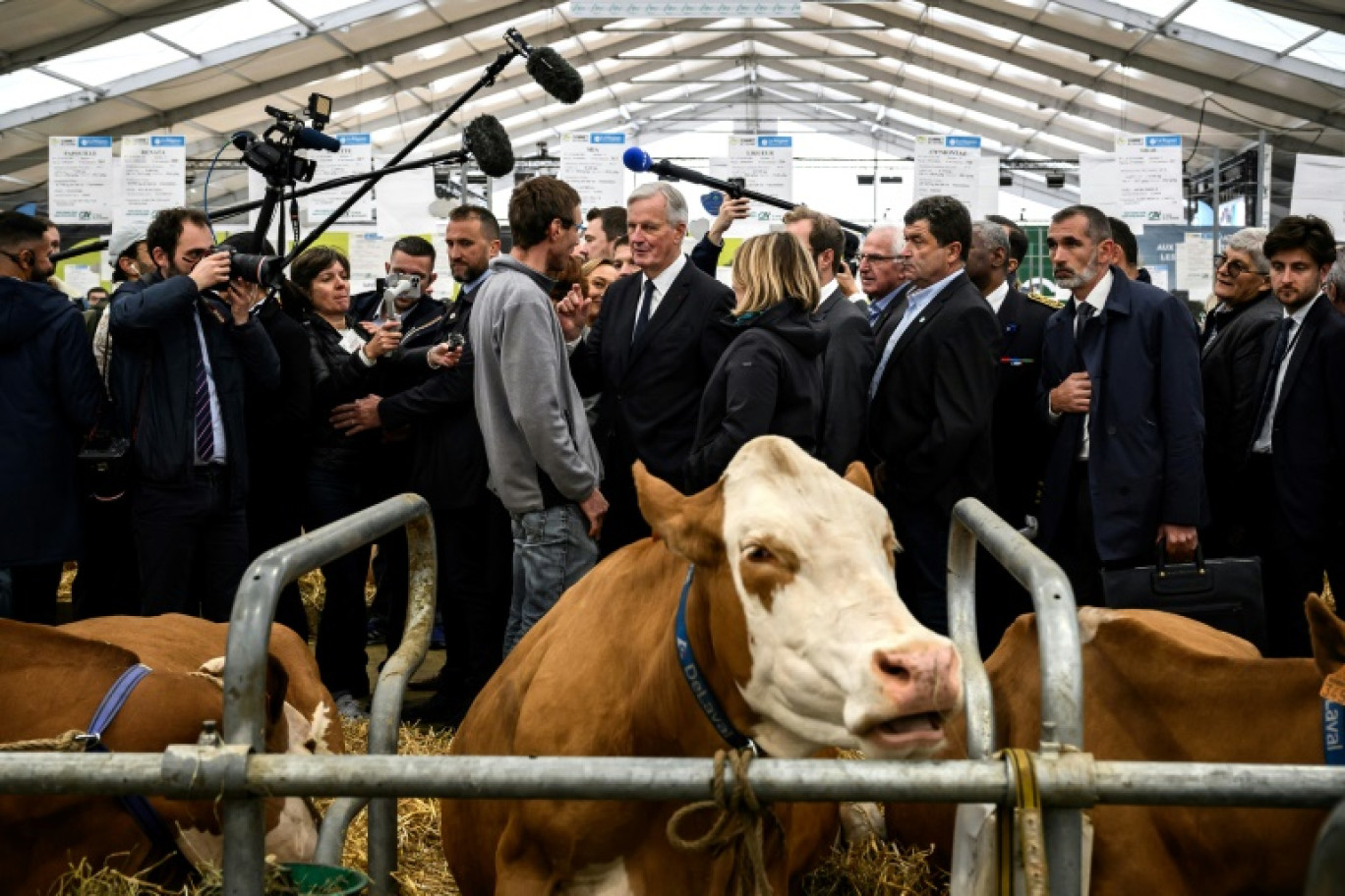 Le Premier ministre Michel Barnier au Sommet de l'élevage de Cournon-d'Auvergne, en Auvergne, le 4 octobre 2024 © JEFF PACHOUD