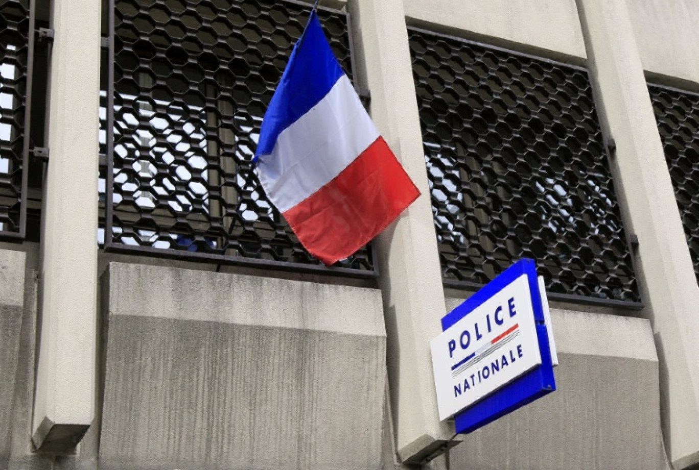 Deux mineurs interpellés jeudi après des tirs de mortier contre un lycée à Vénissieux, dans la banlieue est lyonnaise, ont été mis en examen et placés sous contrôle judiciaire © JACQUES DEMARTHON