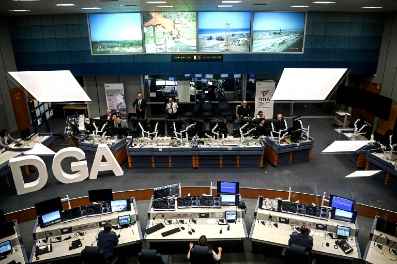 Le poste de contrôle et de conduite des tirs de la Direction générale de l'armement (DGA) pendant le lancement test d'un missile Aster 30 B1NT, à Biscarosse (Landes) le 8 octobre 2024 © Christophe ARCHAMBAULT