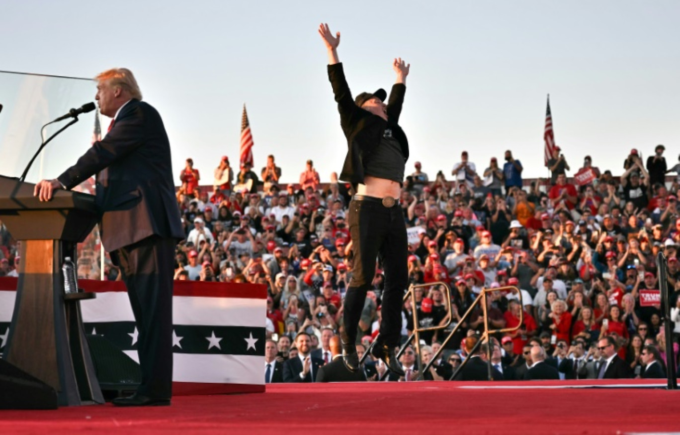 Trump avec Musk à Butler, en Pennsylvanie, le 5 octobre 2024 © Jim WATSON