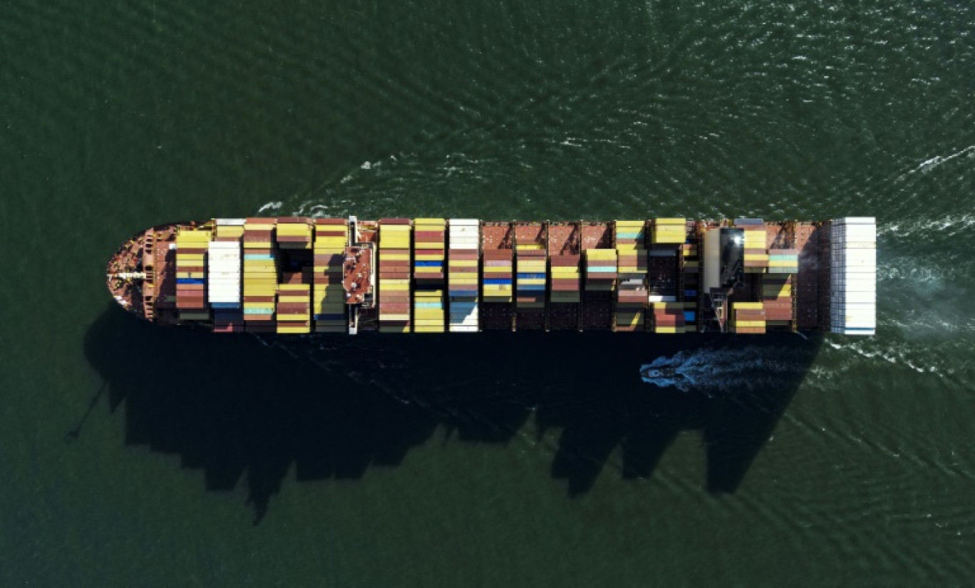 Un porte-conteneurs quitte le canal de Panama par le Pacifique, à Panama City, le octobre 2024 © MARTIN BERNETTI