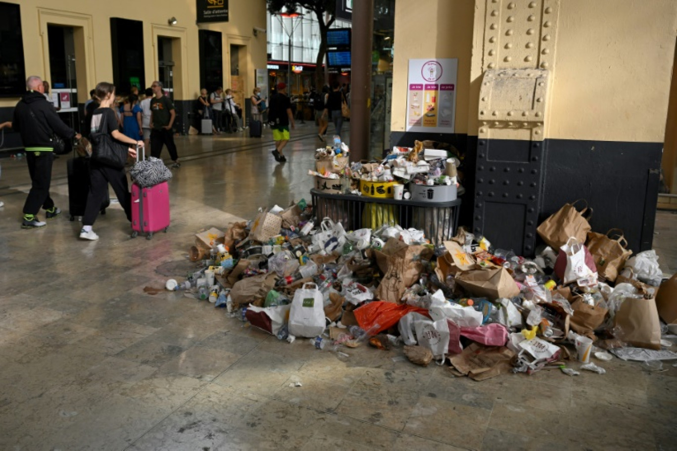 La gare Saint-Charles lors d'une grève des employés du nettoyage, à Marseille le 20 juin 2023 © Nicolas TUCAT