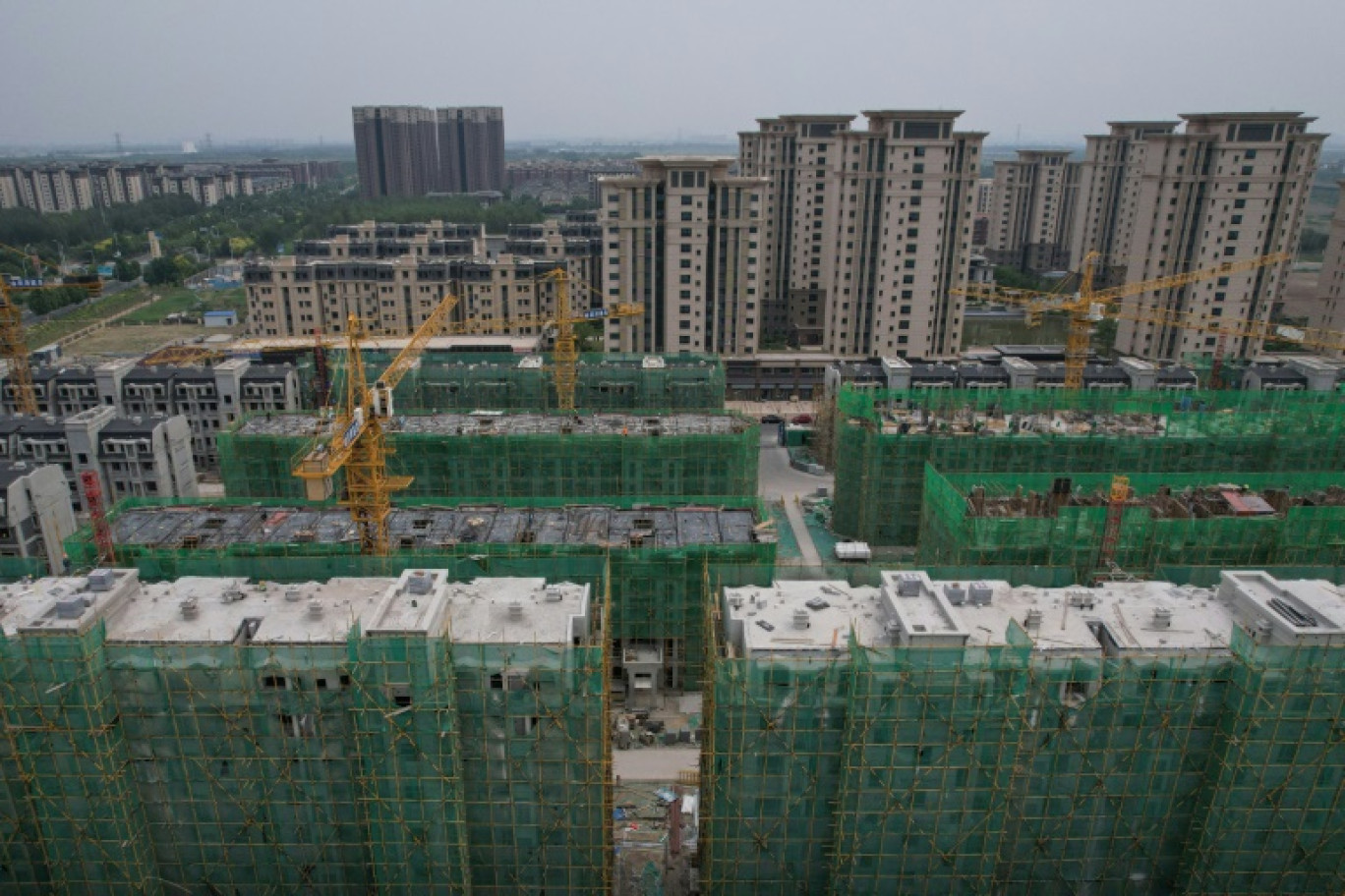 Des immeubles résidentiels en construction à Tianjin, dans l'est de la Chine, le 5 juin 2024 © Jade GAO