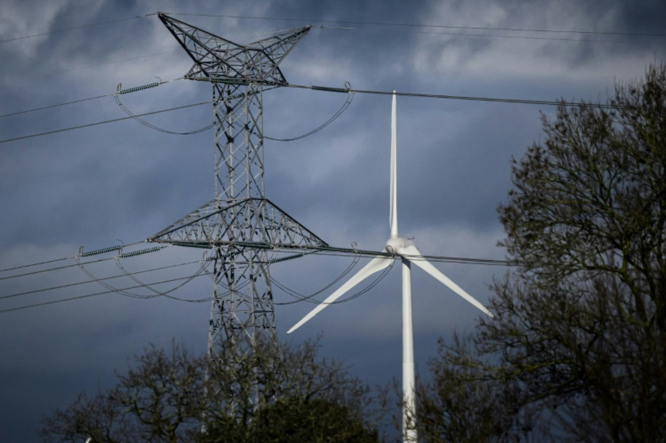 Les Français seront appelés à contribuer davantage sur leur facture d'électricité dès 2025 pour financer les investissements colossaux liés à la transition énergétique, a estimé jeudi le régulateur de l'énergie qui ouvre une consultation pour déterminer le montant de cette augmentation © LOIC VENANCE