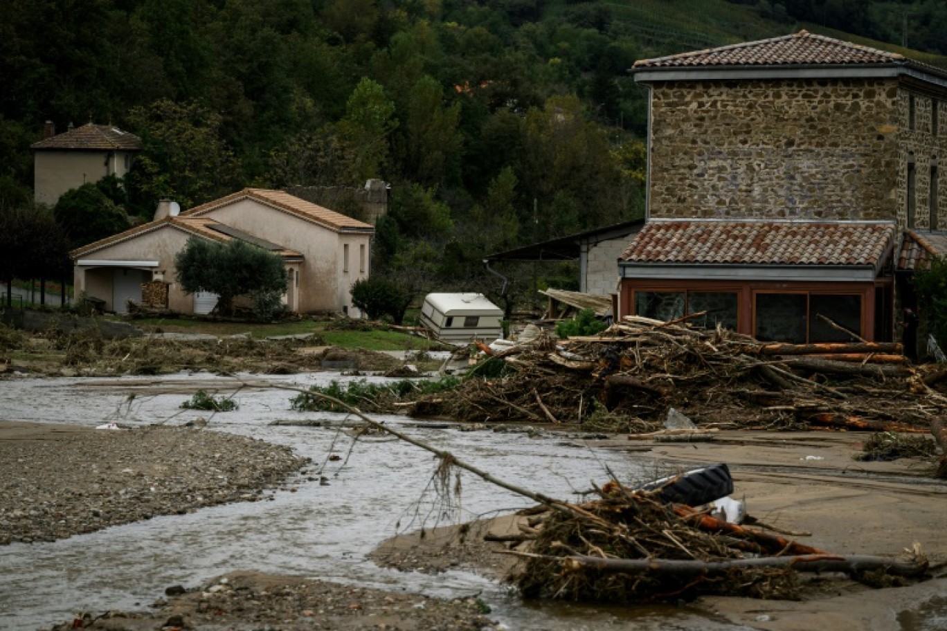 Dans le village de Limony, en Ardèche, le 18 octobre 2024, au lendemain de pluies diluviennes ayant provoqué des inondations © JEFF PACHOUD