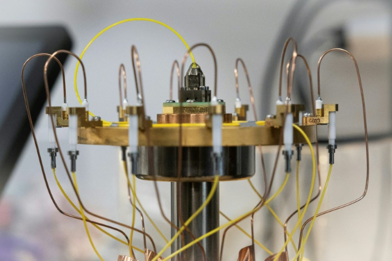 Un générateur Qubit utilisé pour les ordinateurs photoniques quantiques fabriqués par la start-up française Quandela à Massy, au sud de Paris, le 11 octobre 2024 © ALAIN JOCARD