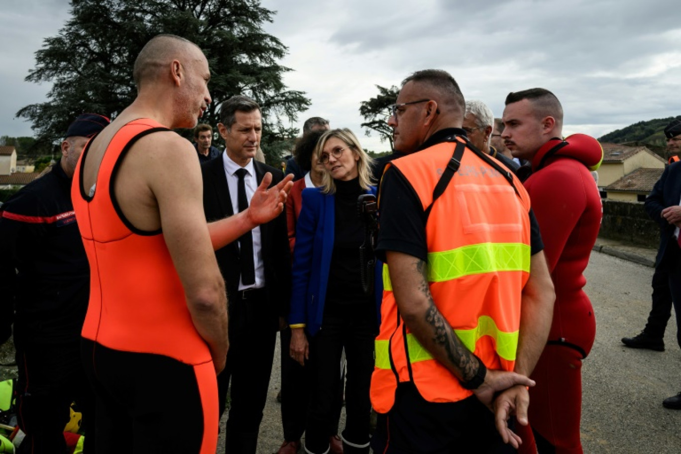 Agnès Pannier-Runacher et Nicolas Daragon (3eG) en visite à Limony en Ardeche, le 18 octobre 2024 © JEFF PACHOUD