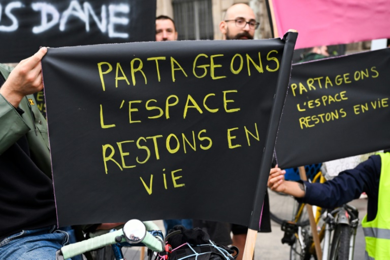 Rassemblement place de La République à Paris, le 19 octobre 2024, pour rendre hommage à Paul, un cycliste de 27 ans mort après avoir été renversé par une voiture © Bertrand GUAY