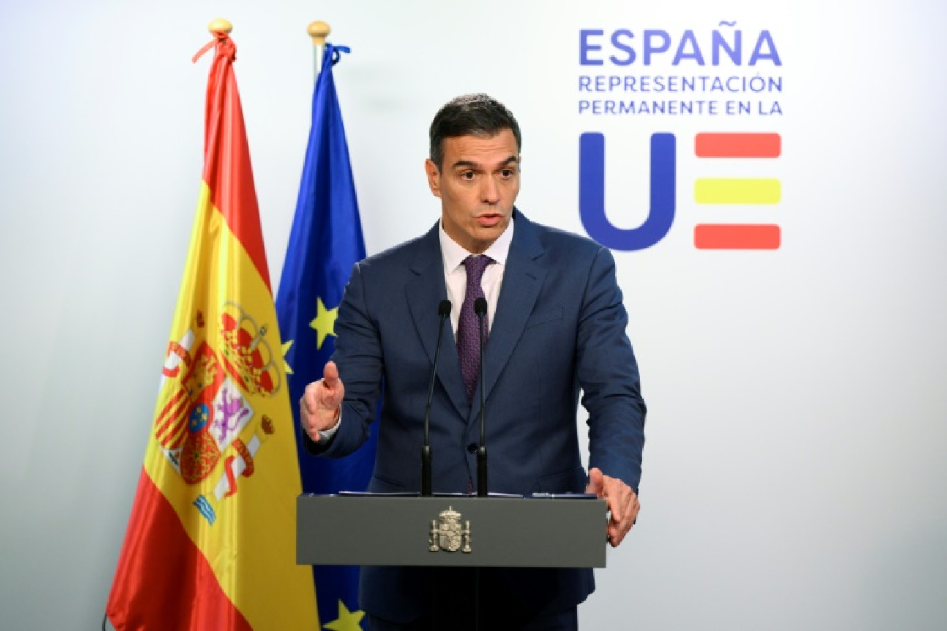 Le Premier ministre socialiste Pedro Sánchez lors d'une conférence de presse à Bruxelles, le 17 octobre 2024 © JOHN THYS