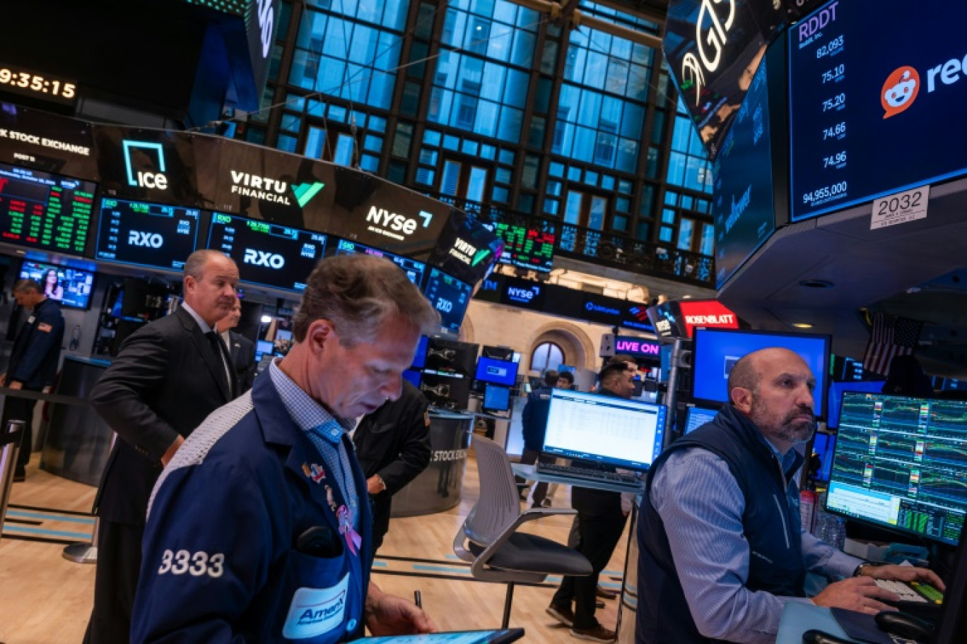 Des opérateurs du New York Stock Exchange © SPENCER PLATT