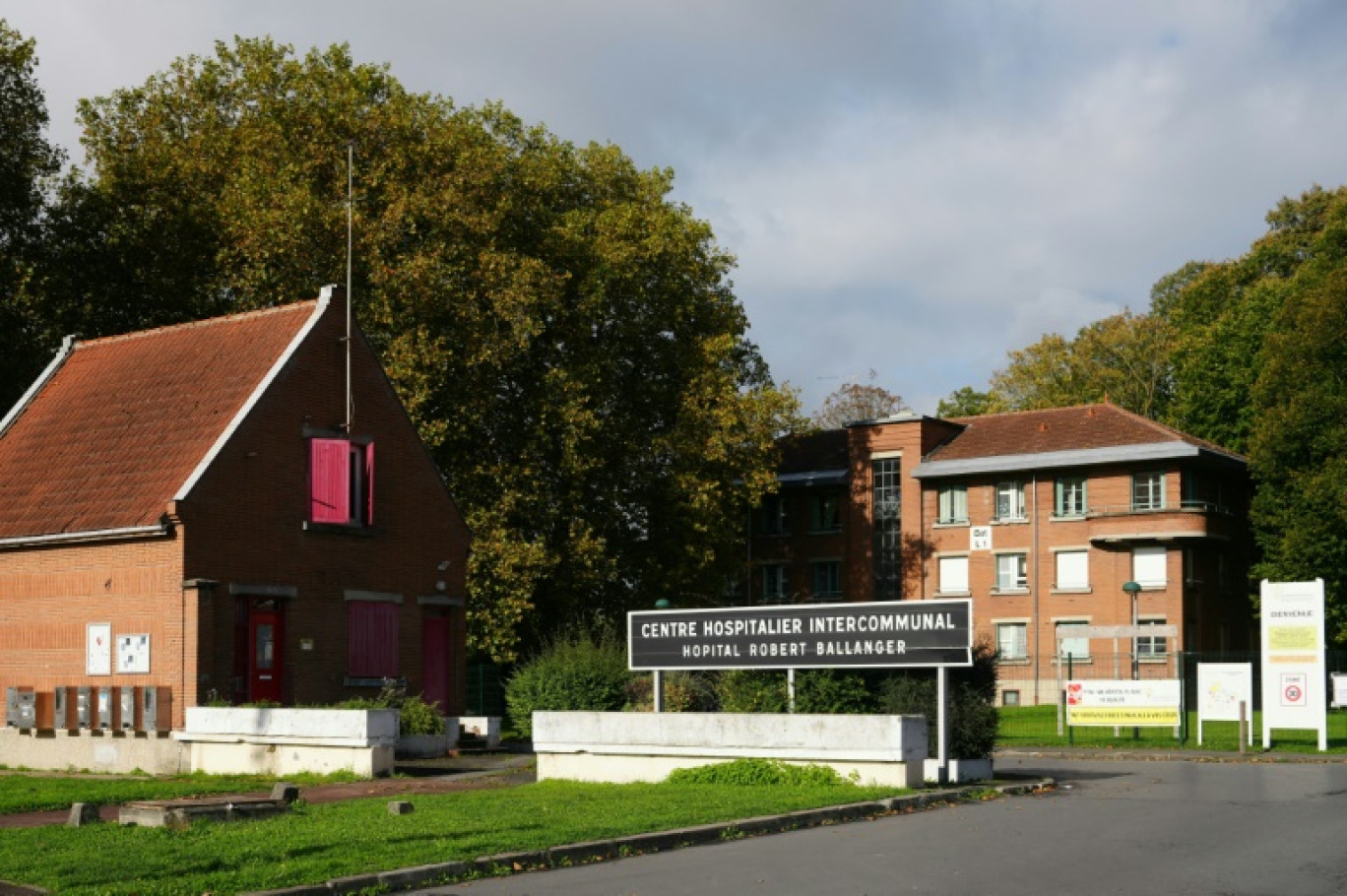 L'entrée de l'hôpital Robert Ballanger,  le 22 octobre 2024 à Aulnay-sous-Bois, en Seine-Saint-Denis, où Santiago, un nourrisson de 17 jours, a été enlevé par ses parents © Dimitar DILKOFF