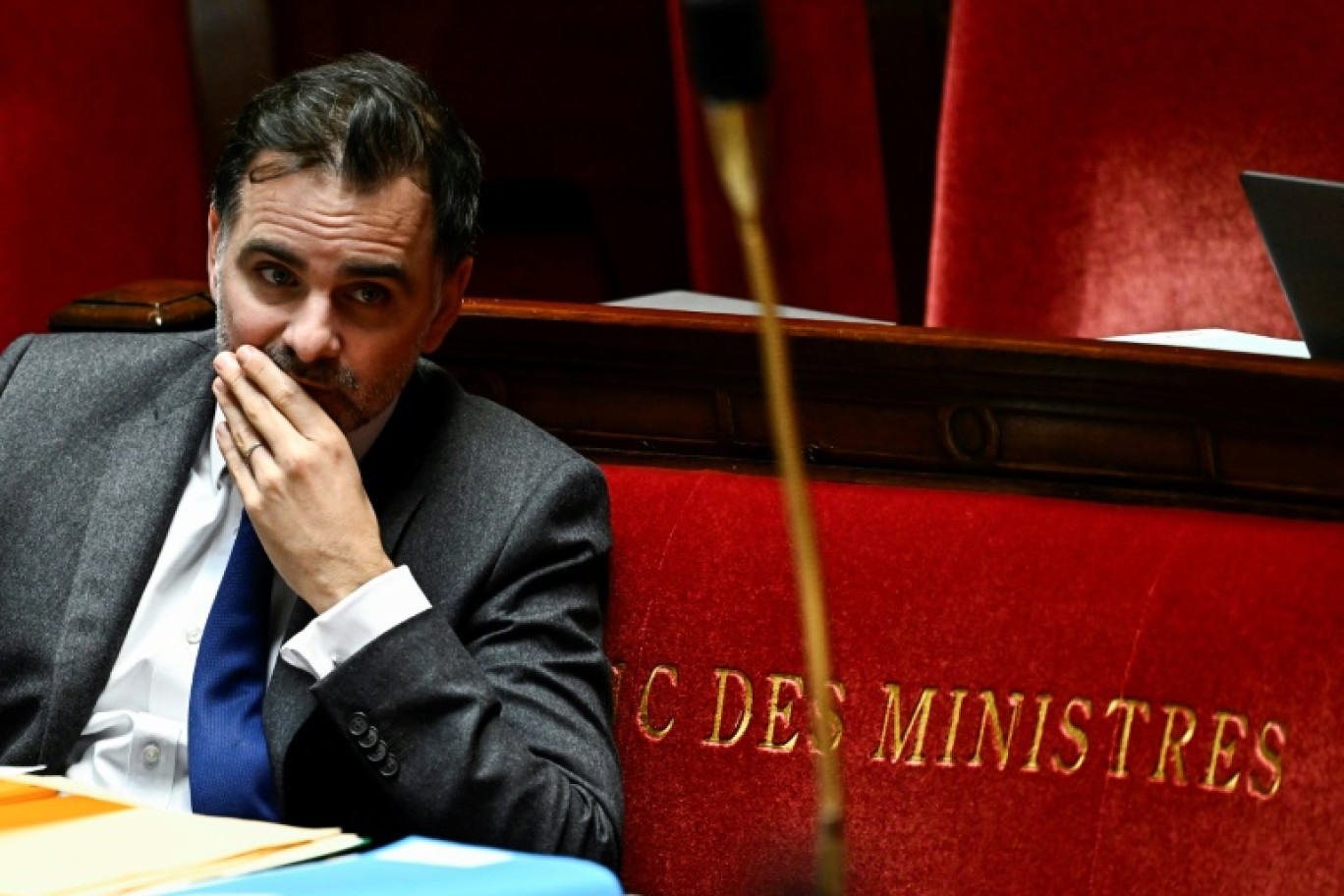 Le ministre du Budget Laurent Saint-Martin, assiste à une séance de débat sur le projet de loi de finances 2025 à l'Assemblée nationale, à Paris, le 24 octobre 2024 © JULIEN DE ROSA