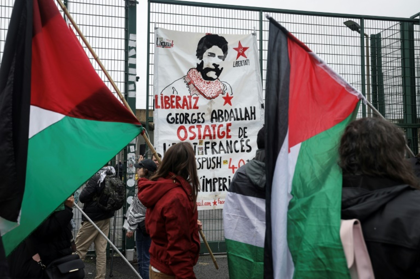 Rassemblement pour réclamer la libération de Georges Ibrahim Abdallah, le 26 octobre 2024 devant la prison de Lannemezan © Valentine CHAPUIS