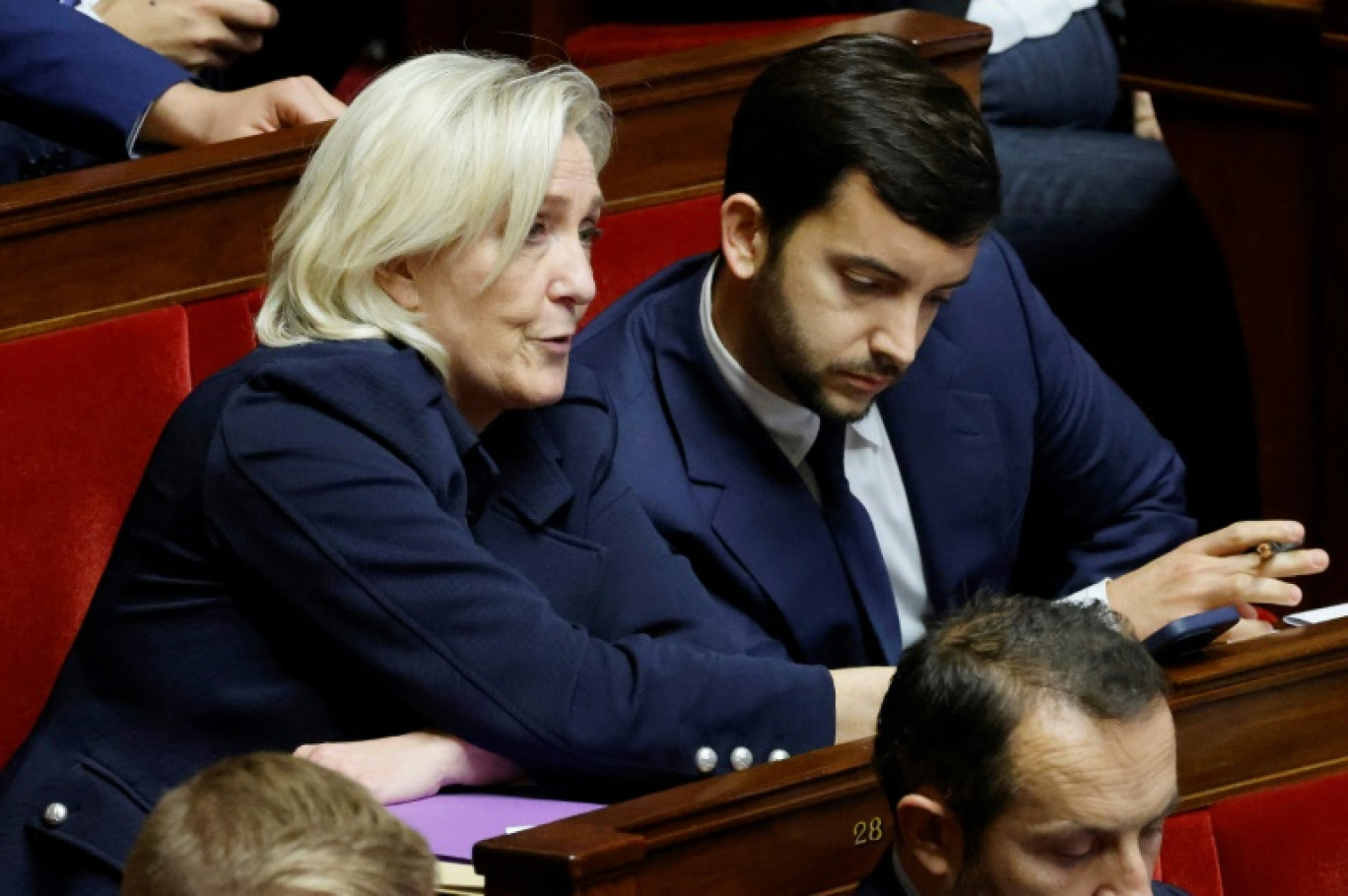 La présidente du groupe Rassemblement national (RN) à l'Assemblée Marine Le Pen et le député RN Jean-Philippe Tanguy lors de débats sur le projet de loi de finances 2025 à Paris le 21 octobre 2024 © Ludovic MARIN