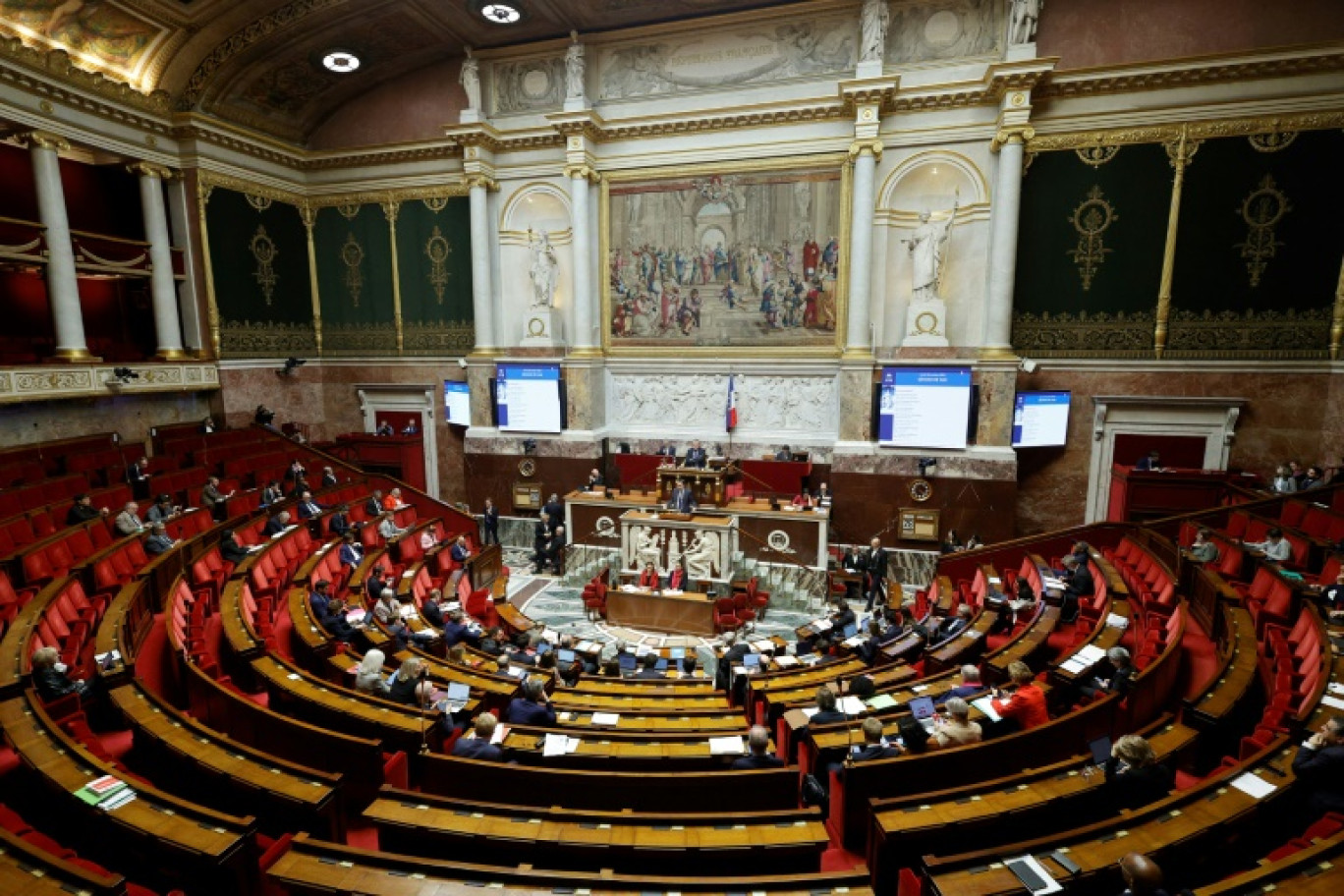 Le ministre du Budget Laurent Saint-Martin s'adresse à l'Assemblée nationale lors de la séance d'ouverture de l'examen du projet de loi sur le budget de la Sécurité sociale 2025, à Paris, le 28 octobre 2024 © GEOFFROY VAN DER HASSELT