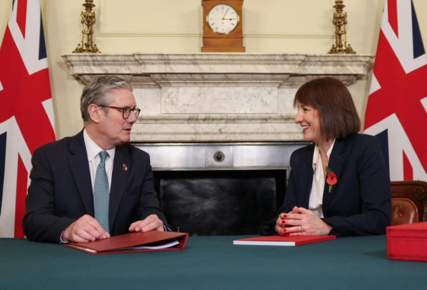 Le Premier ministre britannique Keir Starmer rencontre la chancelière de l'Echiquier Rachel Reeves, deux jours avant l'annonce du premier budget du nouveau gouvernement travailliste, à Downing Street, à Londres, le 28 octobre 2024 © Hollie Adams