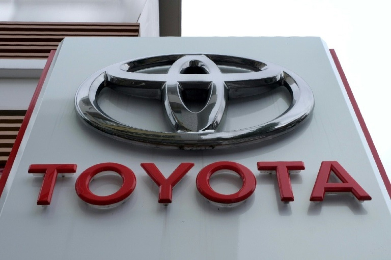 Le constructeur automobile japonais Toyota a annoncé jeudi s'associer à son compatriote NTT, un géant des télécoms, pour investir conjointement 500 milliards de yens (3,02 milliards d'euros) d'ici 2030 dans un éco-système de conduite autonome assistée par l'intelligence artificielle (IA) © Kazuhiro NOGI