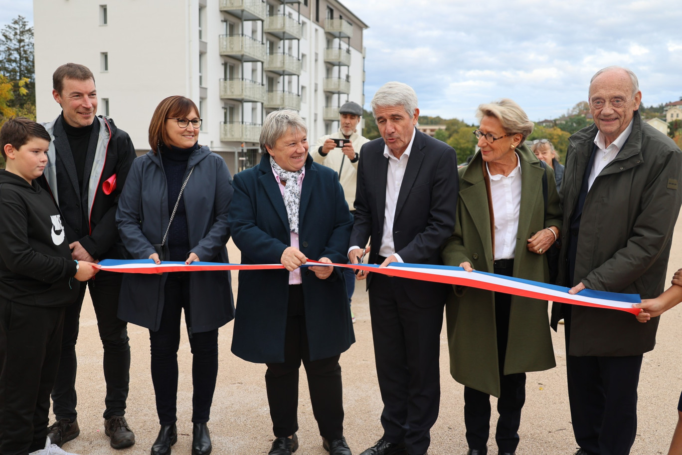 (c) Ville d'Epinal. L'inauguration de l'aménagement urbain de la rue David-et-Maigret a eu lieu le 9 octobre 2024, marquant une étape clé dans le projet de renouvellement urbain du quartier du Champ-du-Pin à Epinal.