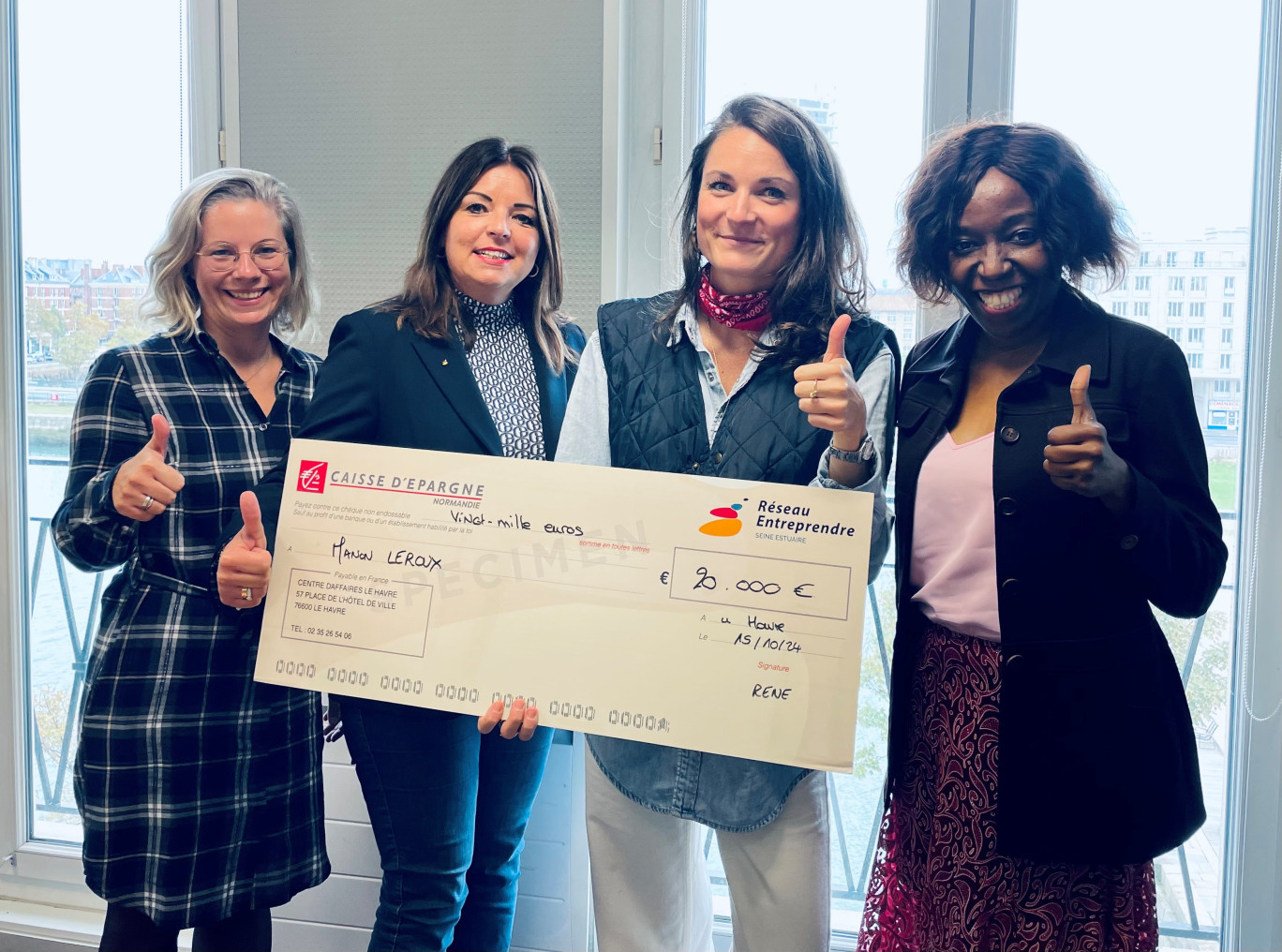 ©Réseau Entreprendre® Normandie Estuaire De gauche à droite : Lucie RAY (accompagnatrice), Clarisse ABO-DIB-VATINEL (Président Réseau Entreprendre® Normandie Estuaire), Manon Leroux (lauréate), et Vanessa KOUM DISSAKE, (accompagnatrice)