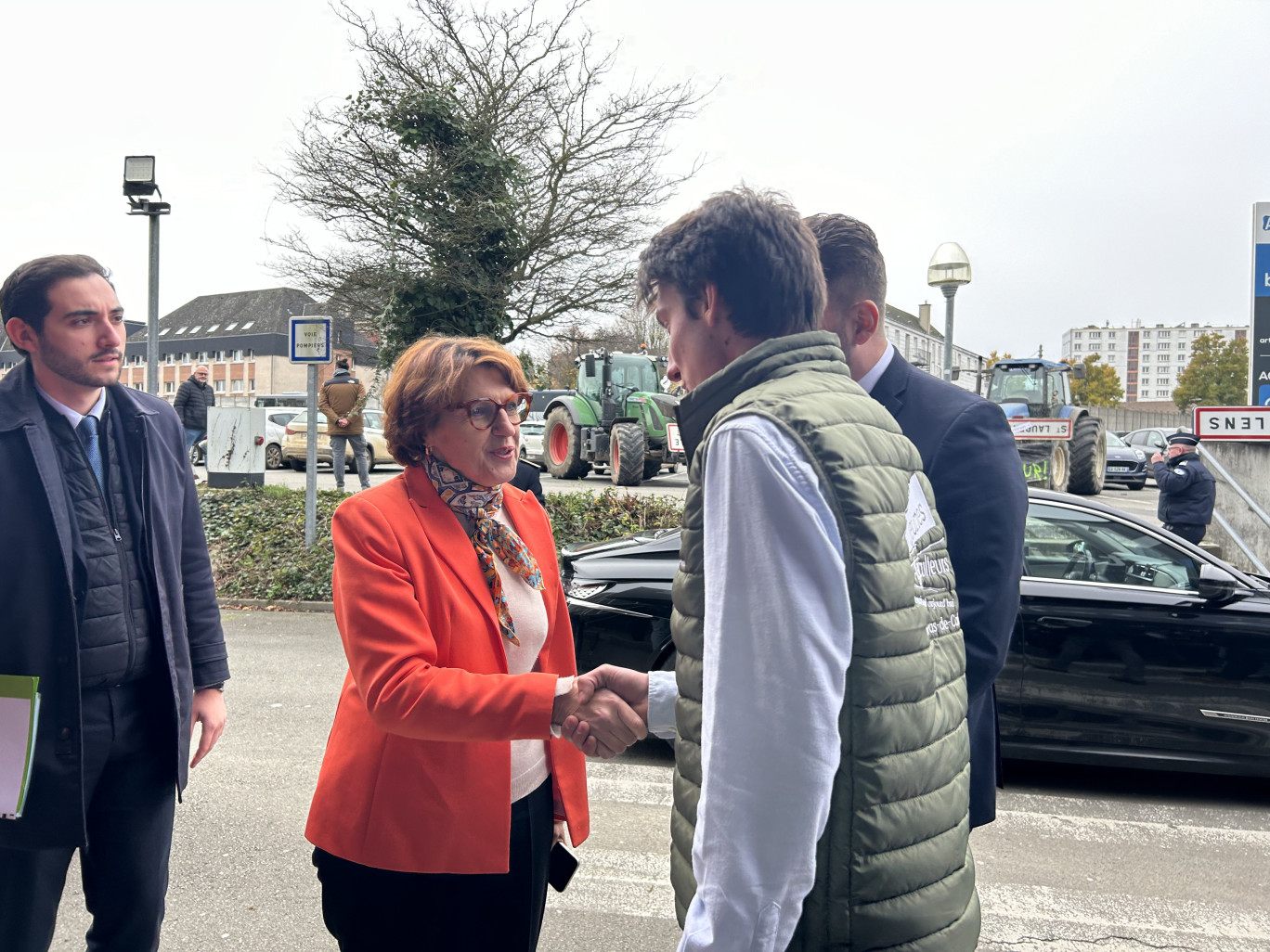 Lors du déplacement d’Annie Genevard au Salon de la transmission et de l’installation agricole près d’Arras, le contexte syndical a un peu détourné le débat de la transmission des exploitations agricoles. © Aletheia Press / L.Péron