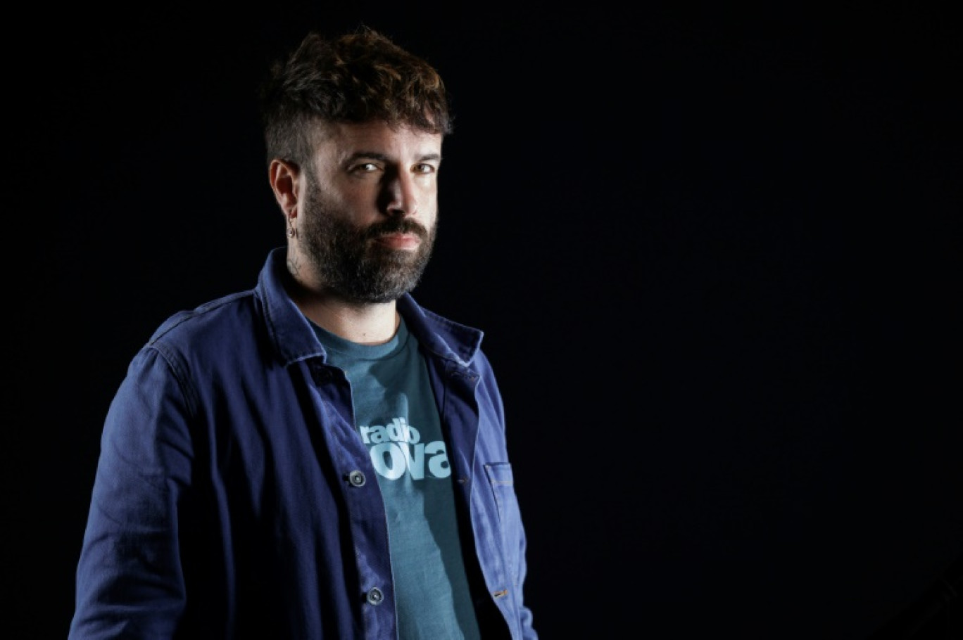 L'humoriste et personnalité de radio Aymeric Lompret lors d'une séance photo à Paris le 22 octobre 2024 © Geoffroy VAN DER HASSELT