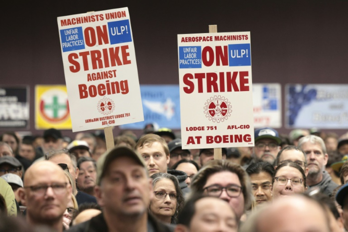 Le dépouillement des bulletins de vote des ouvriers grévistes de Boeing, à Seattle (nord-ouest) le 4 novembre 2024 © Jason Redmond