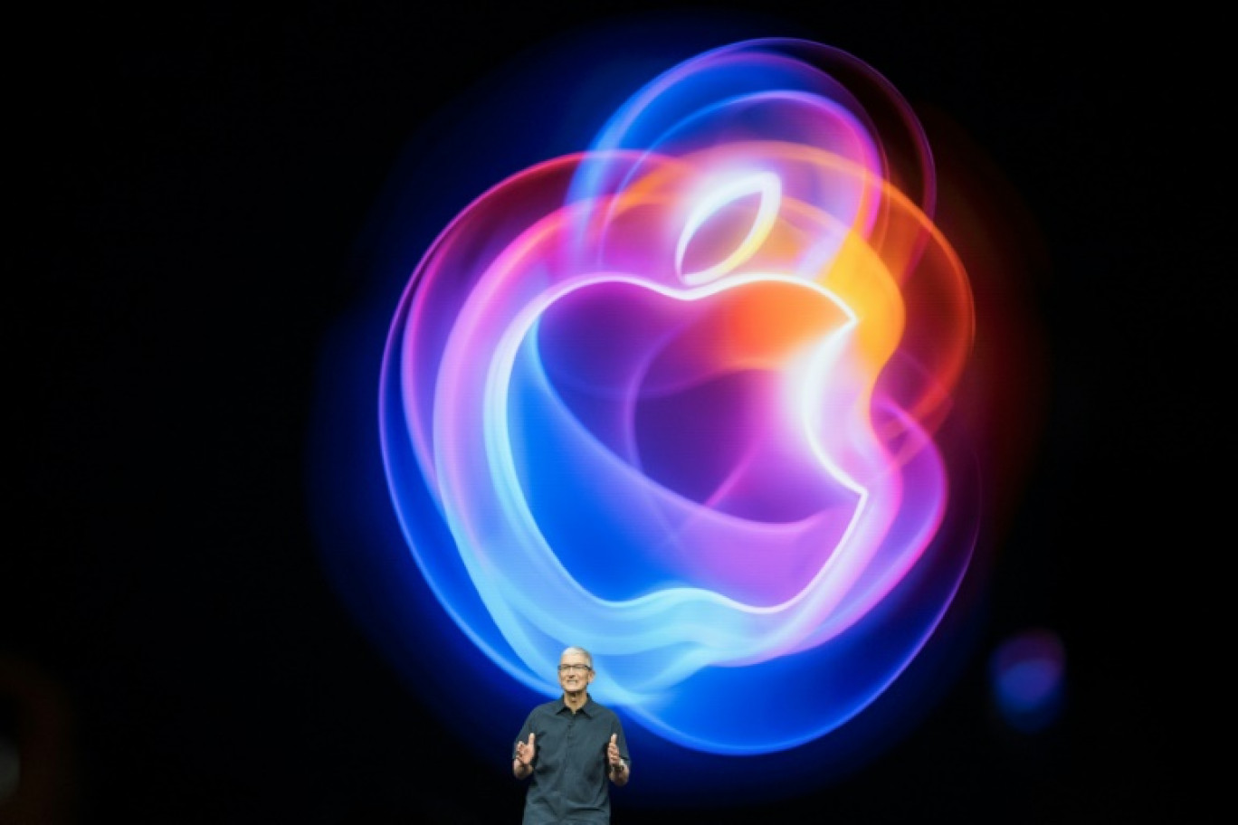 Le PDG d'Apple Tim Cook lors de la présentation de la nouvelle gamme d'iPhone dotée d'intelligence artificielle © Nic Coury