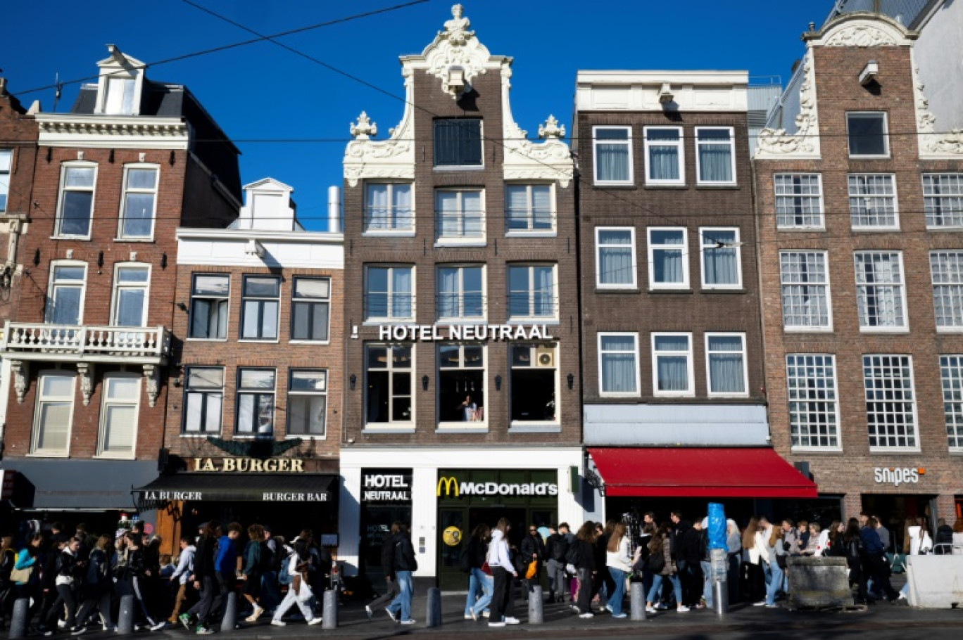 L'hôtel Neutraal où Santiago, un bébé prématuré, a été retrouvé la veille par la police avec ses parents, le 26 octobre 2024 à Amsterdam, aux Pays-Bas © Nick Gammon