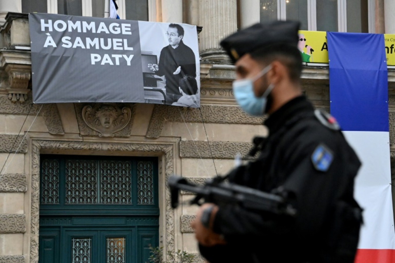 Les médias regroupés devant la salle où va se tenir le procès de l'affaire Samuel Paty au palais de justice de Paris, le 4 novembre 2024 © STEPHANE DE SAKUTIN